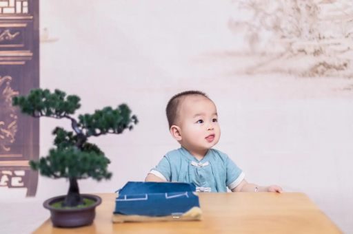 萍乡宝宝什么时候攒肚